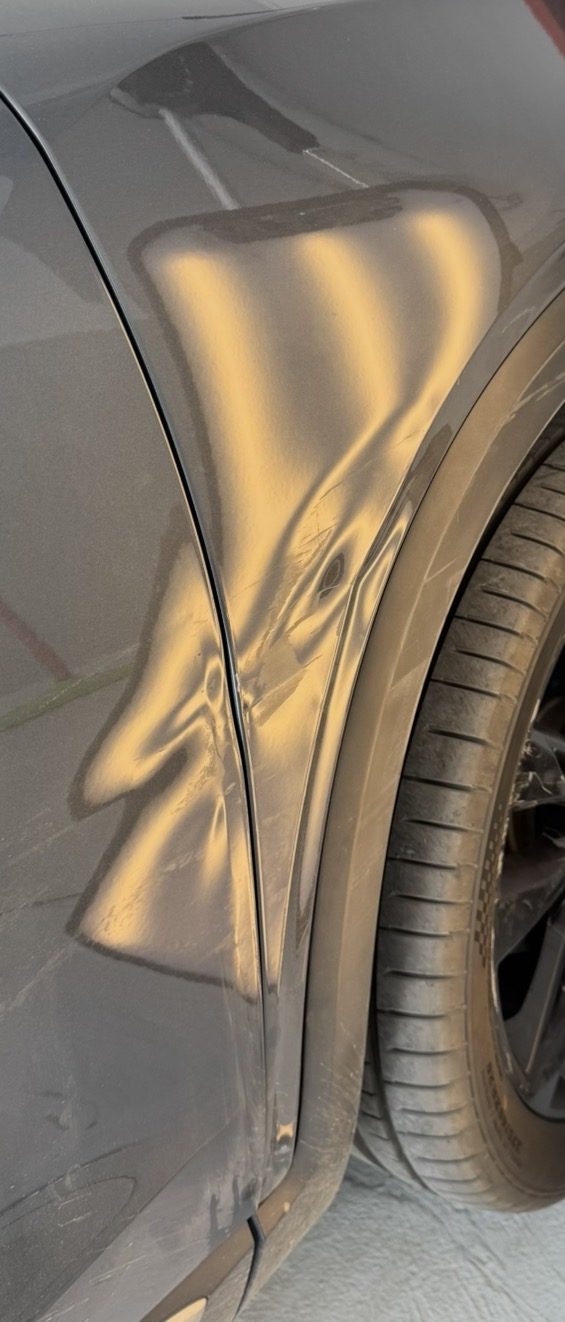 قبل الإصلاح — انبعاج على الرفرف الخلفي